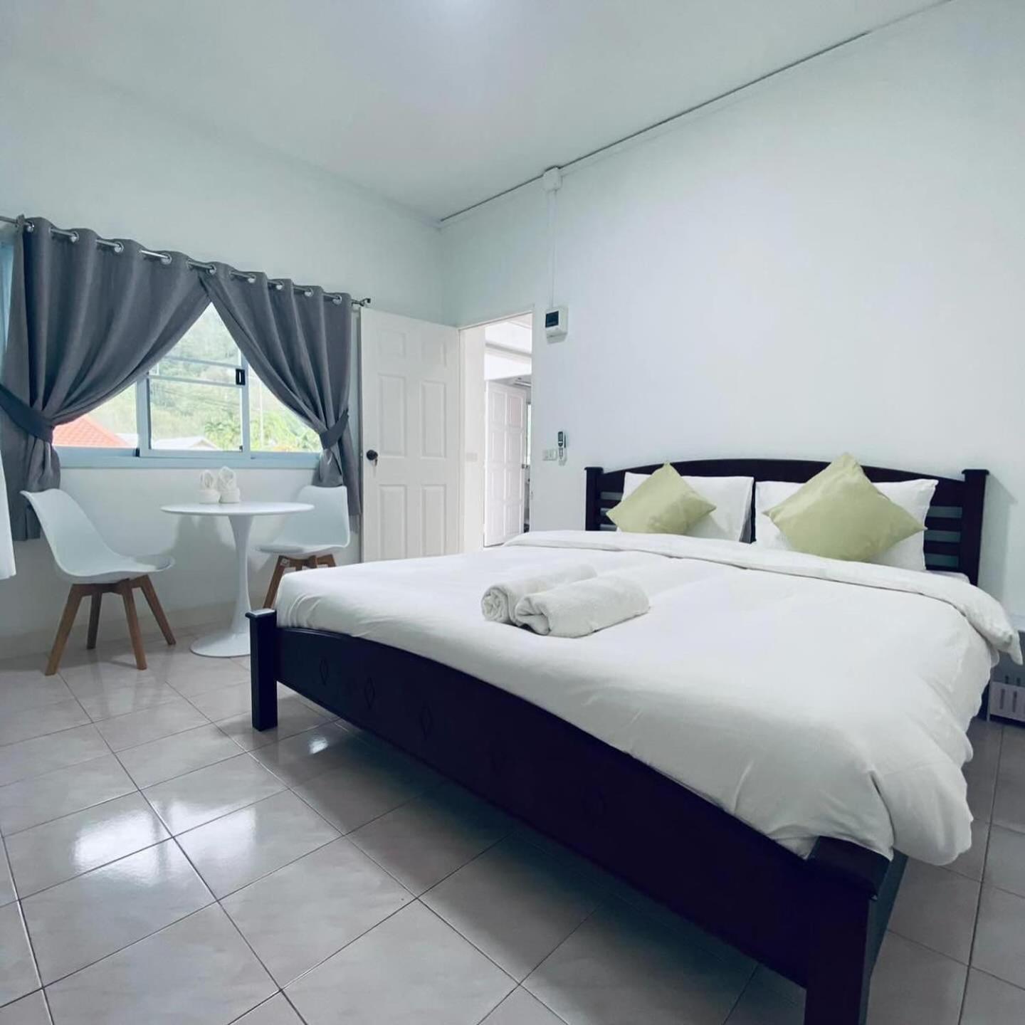 Elephant Sports Bar And Accommodation Phuket Buitenkant foto