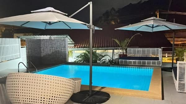 Elephant Sports Bar And Accommodation Phuket Buitenkant foto
