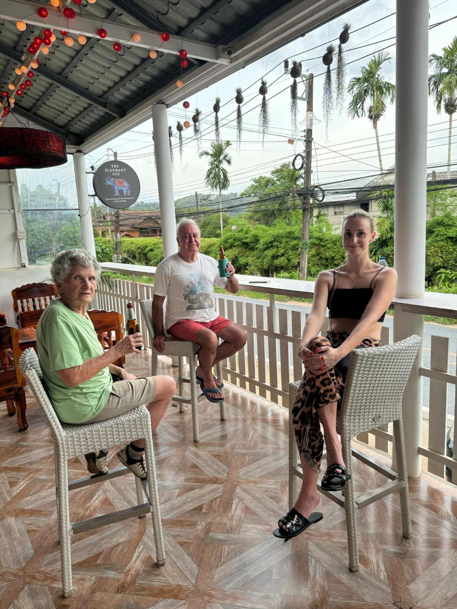 Elephant Sports Bar And Accommodation Phuket Buitenkant foto