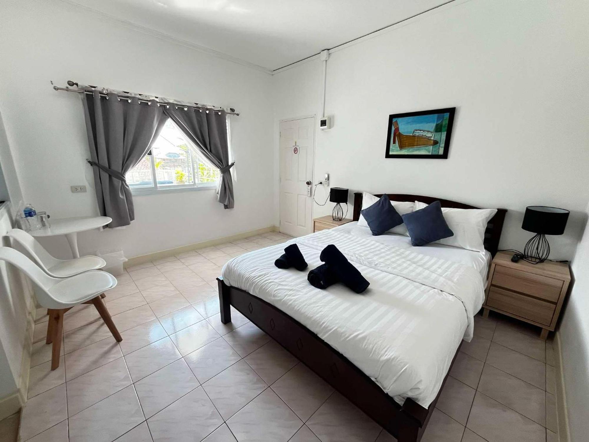 Elephant Sports Bar And Accommodation Phuket Buitenkant foto