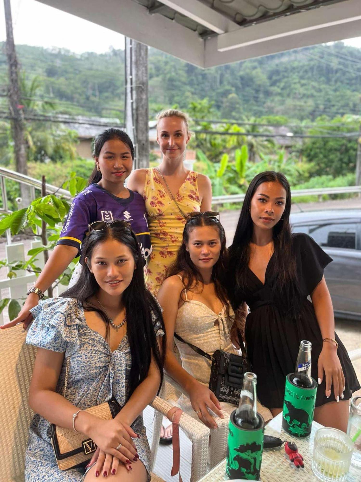 Elephant Sports Bar And Accommodation Phuket Buitenkant foto