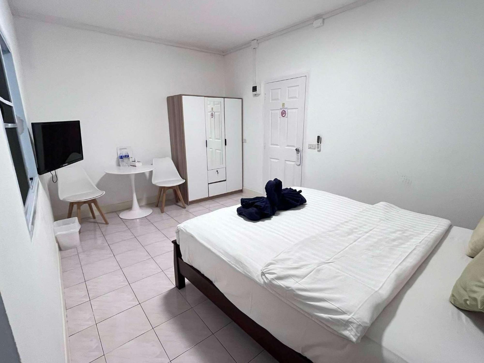 Elephant Sports Bar And Accommodation Phuket Buitenkant foto