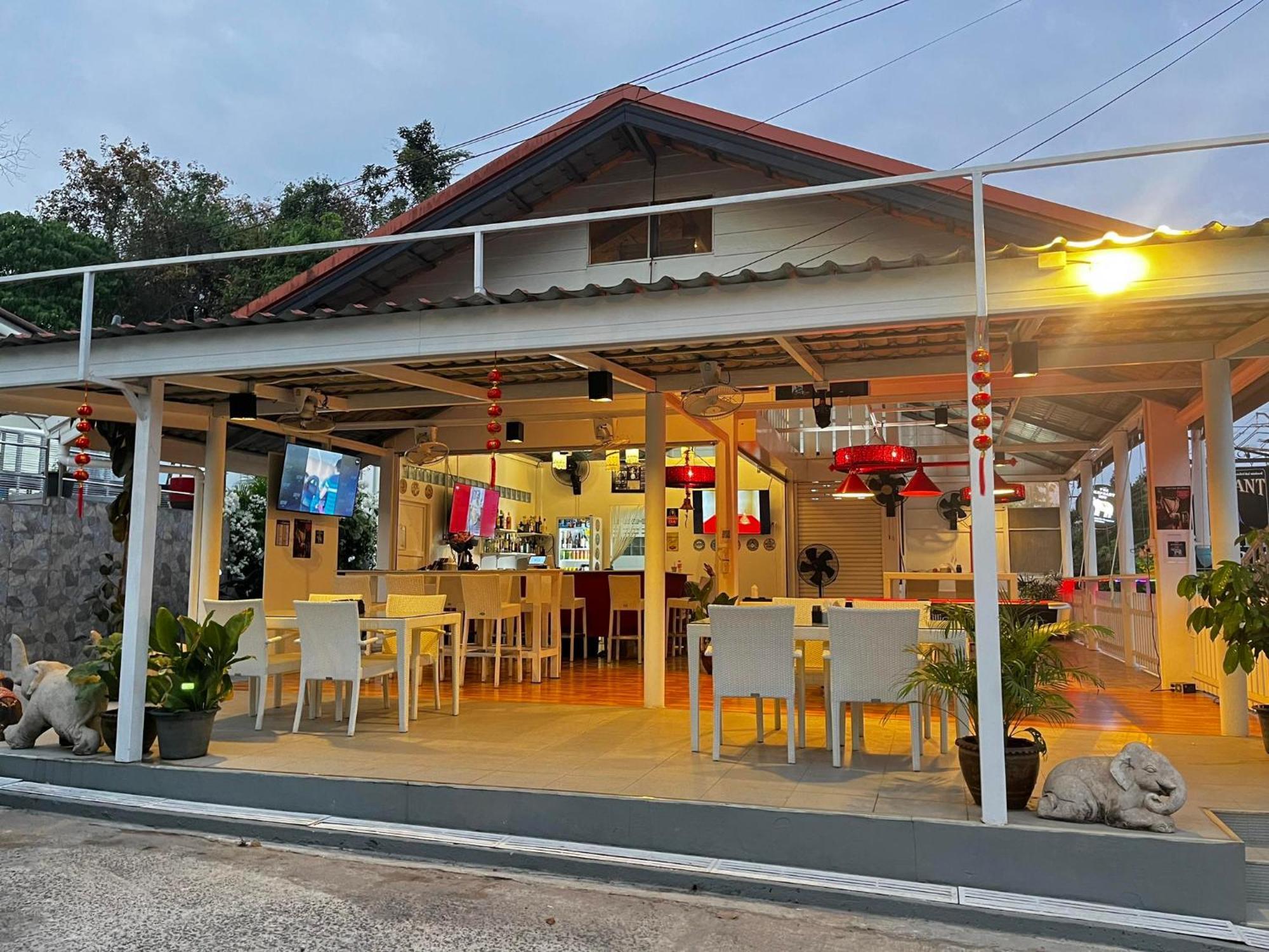 Elephant Sports Bar And Accommodation Phuket Buitenkant foto